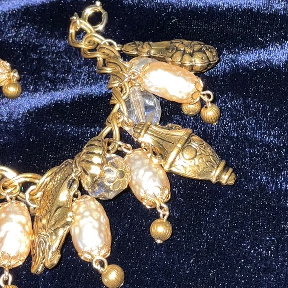 1950s - 1960s Bracelet & Screw Back Earrings With Puffy Charms & Faux Pearls - Picture 4 of 17